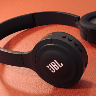 هدفون جی‌بی‌ال 3D