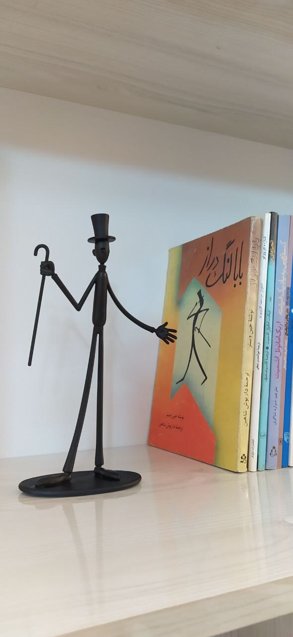 رنگ آمیزی مجسمه نوستالژیک بابا لنگ دراز - تصویر 13576