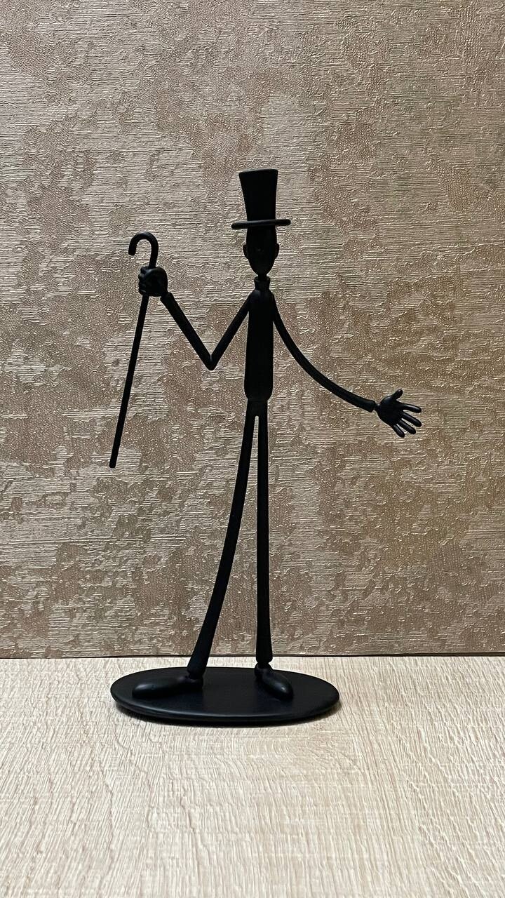 رنگ آمیزی مجسمه نوستالژیک بابا لنگ دراز - تصویر 13577