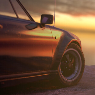 خودرویی روی صخره ها